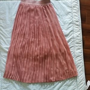 Dusty pink pleated midi skirt
